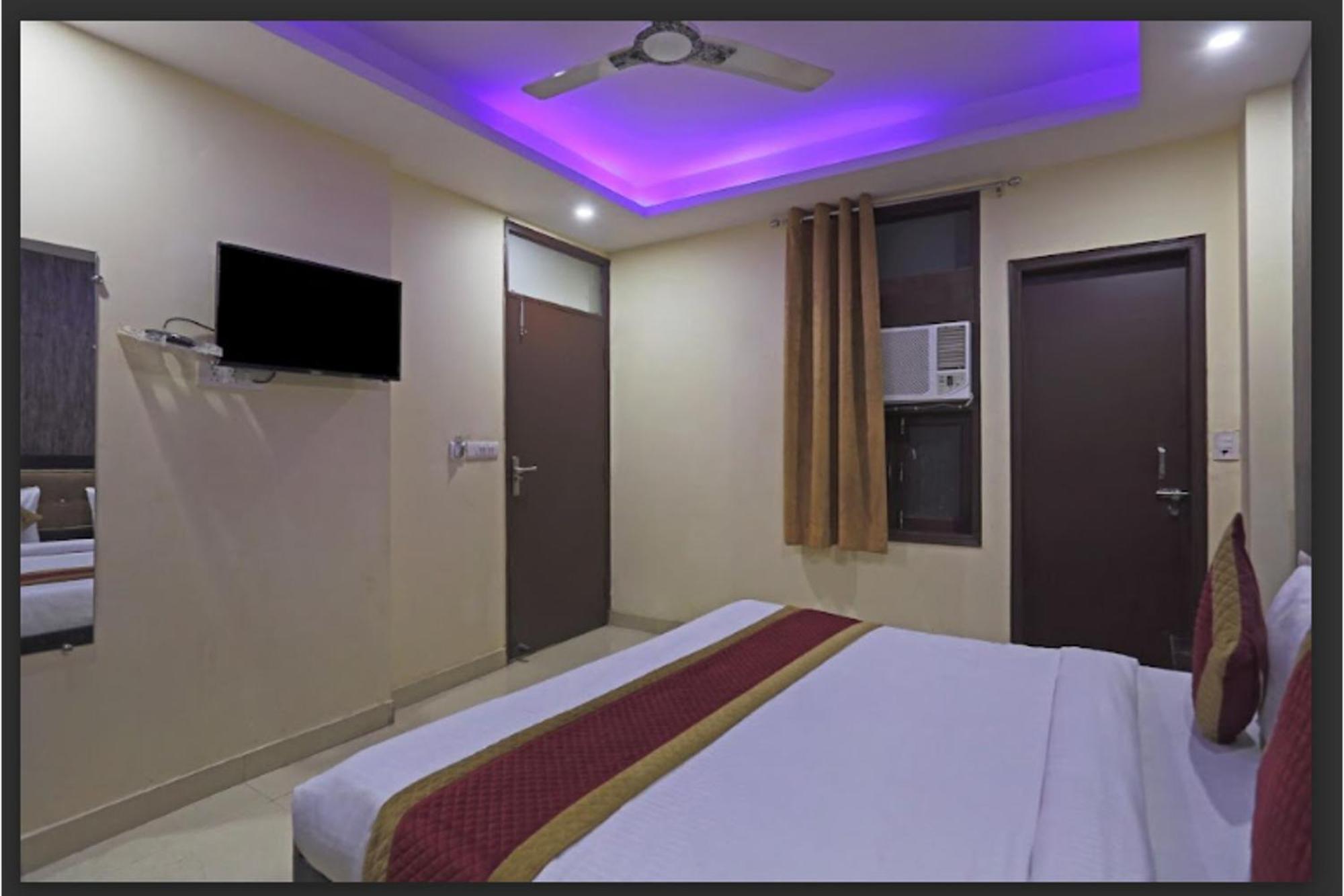 Hotel O Urban Wings Nuova Delhi Esterno foto