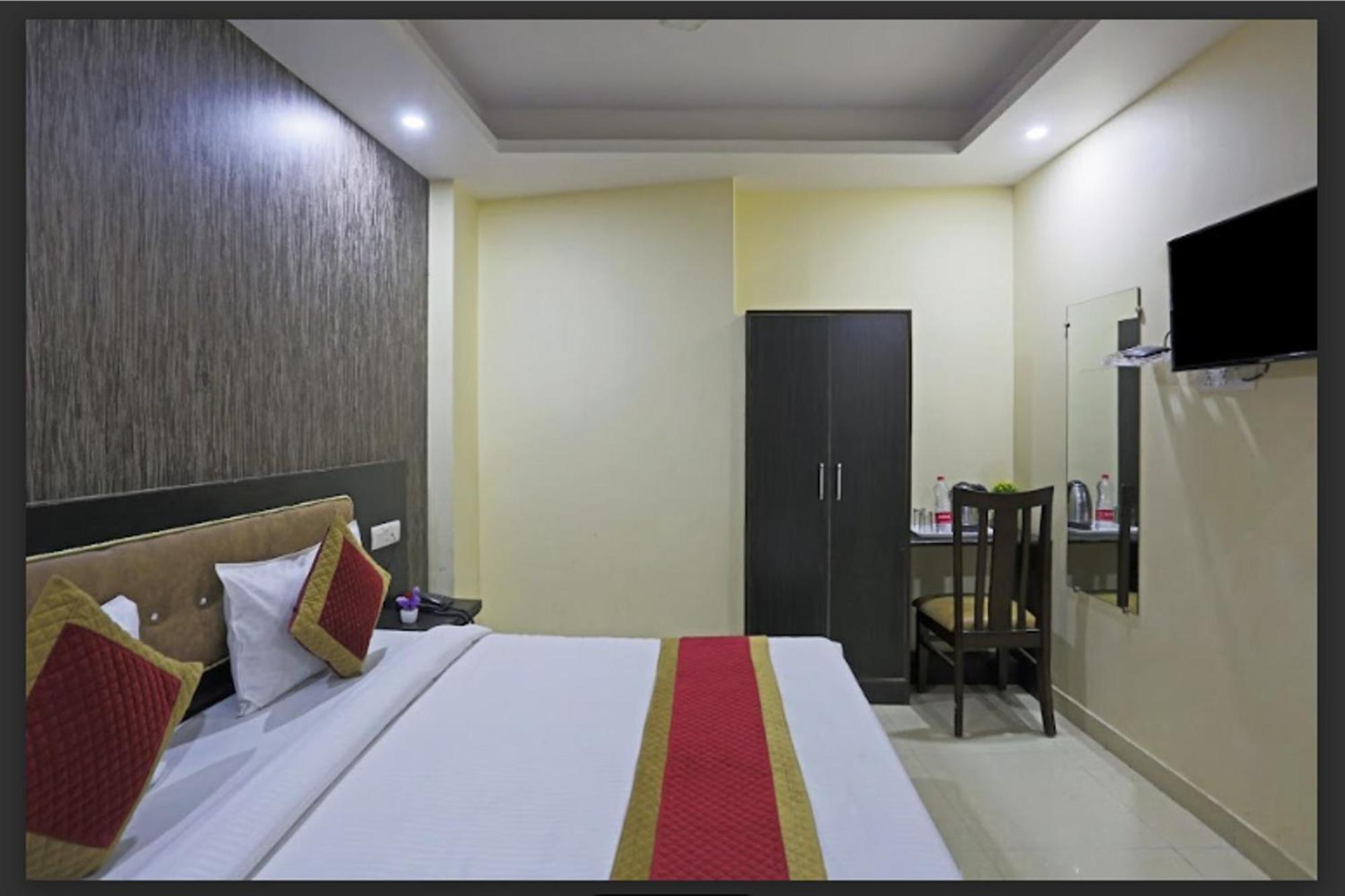 Hotel O Urban Wings Nuova Delhi Esterno foto