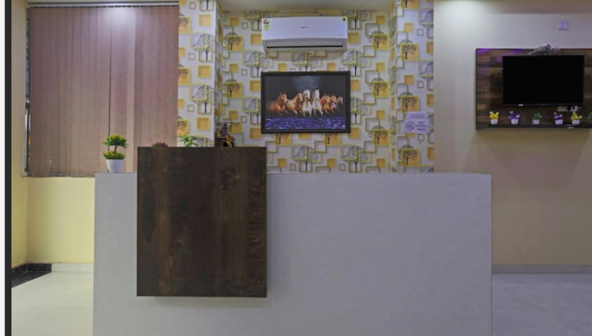 Hotel O Urban Wings Nuova Delhi Esterno foto